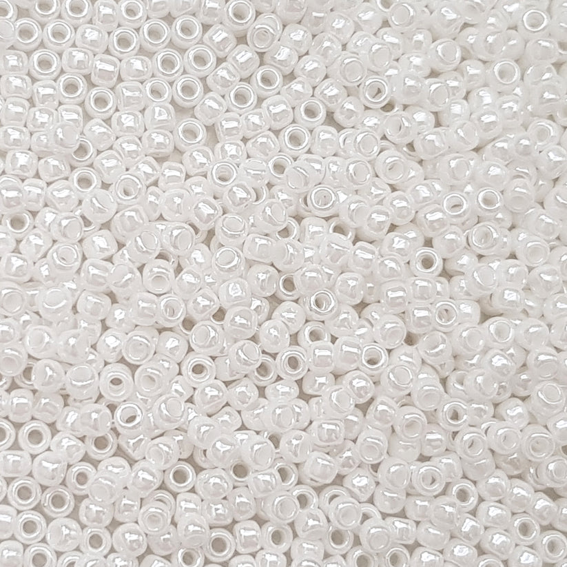 Toho Glass Seed Beads, 11/0 2.2mm, #121 White Opaque Lustre Pearl, 7gm approx 730 beads, 0.7mm hole