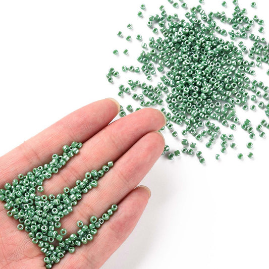 Green Glass Seed Beads 3mm, Opaque Lustre, hole 1mm, 40gm approx 1000 beads, Medium Sea Green
