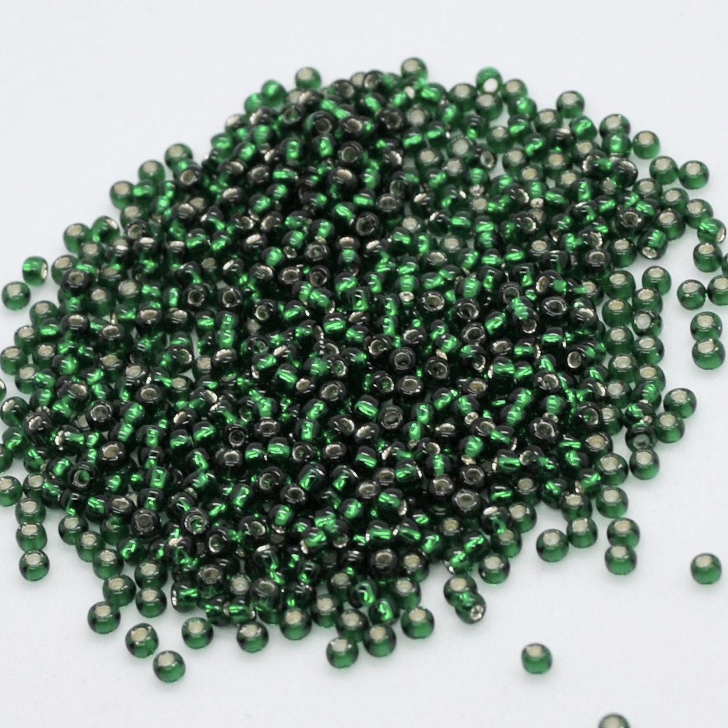 Toho Glass Seed Beads, 11/0 2.2mm, #36 Emerald Green Silver Lined, 7gm approx 730 beads, 0.7mm hole
