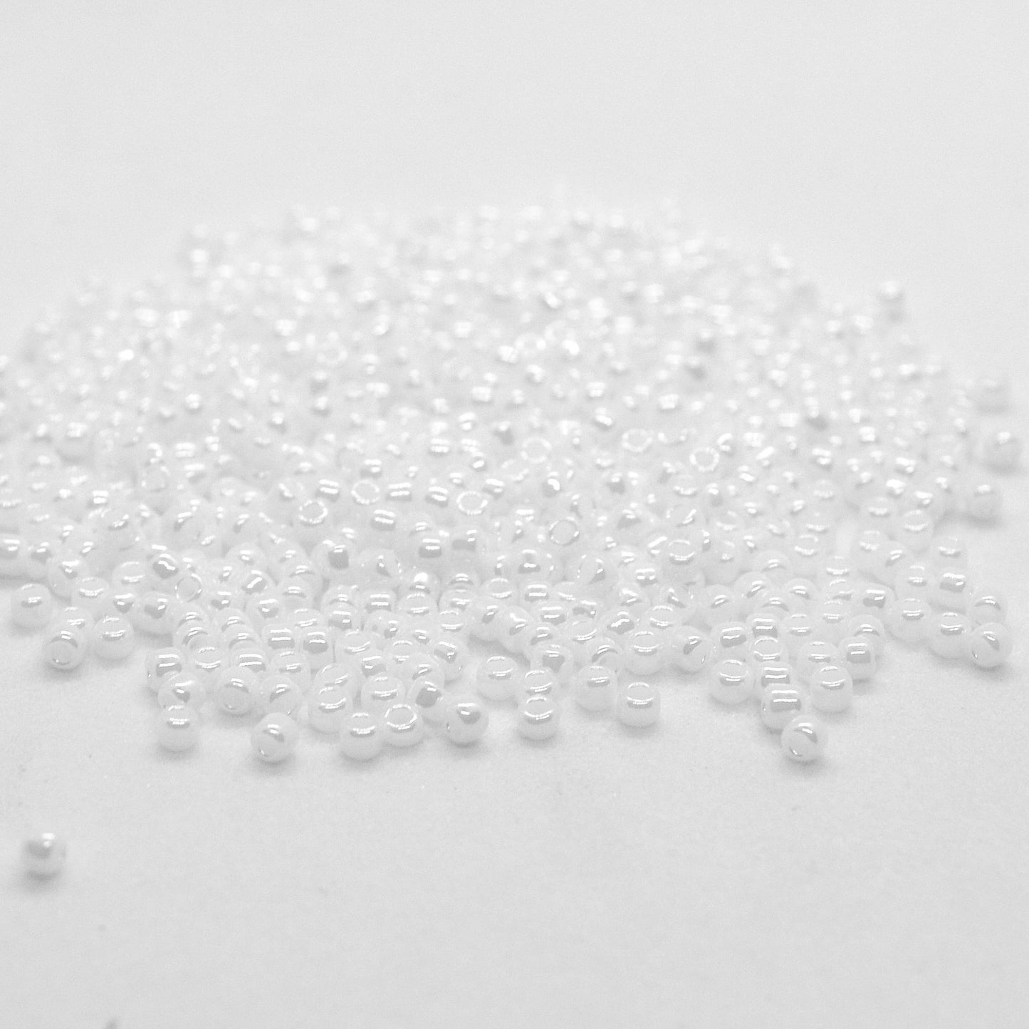 Toho Glass Seed Beads, 11/0 2.2mm, #121 White Opaque Lustre Pearl, 7gm approx 730 beads, 0.7mm hole