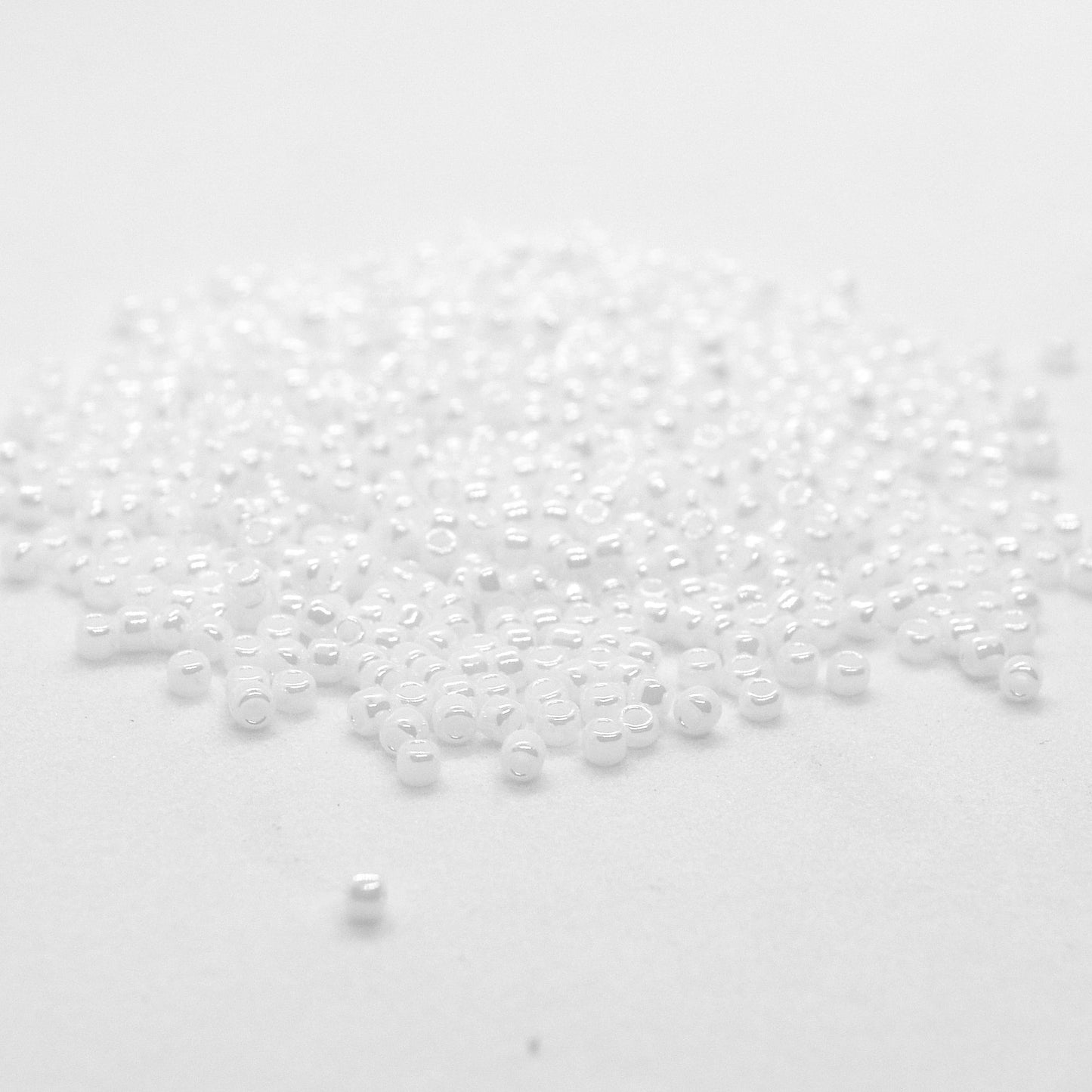 Toho Glass Seed Beads, 11/0 2.2mm, #121 White Opaque Lustre Pearl, 7gm approx 730 beads, 0.7mm hole