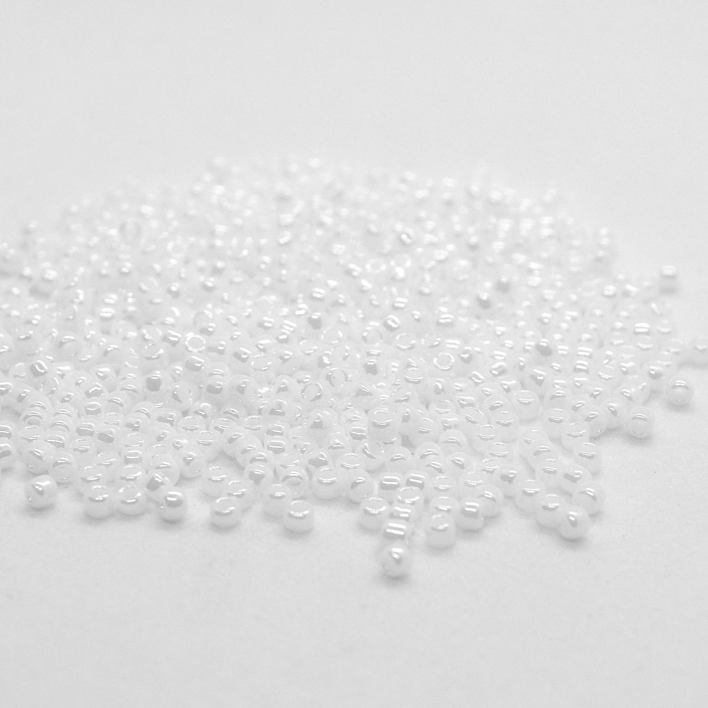 Toho Glass Seed Beads, 11/0 2.2mm, #121 White Opaque Lustre Pearl, 7gm approx 730 beads, 0.7mm hole
