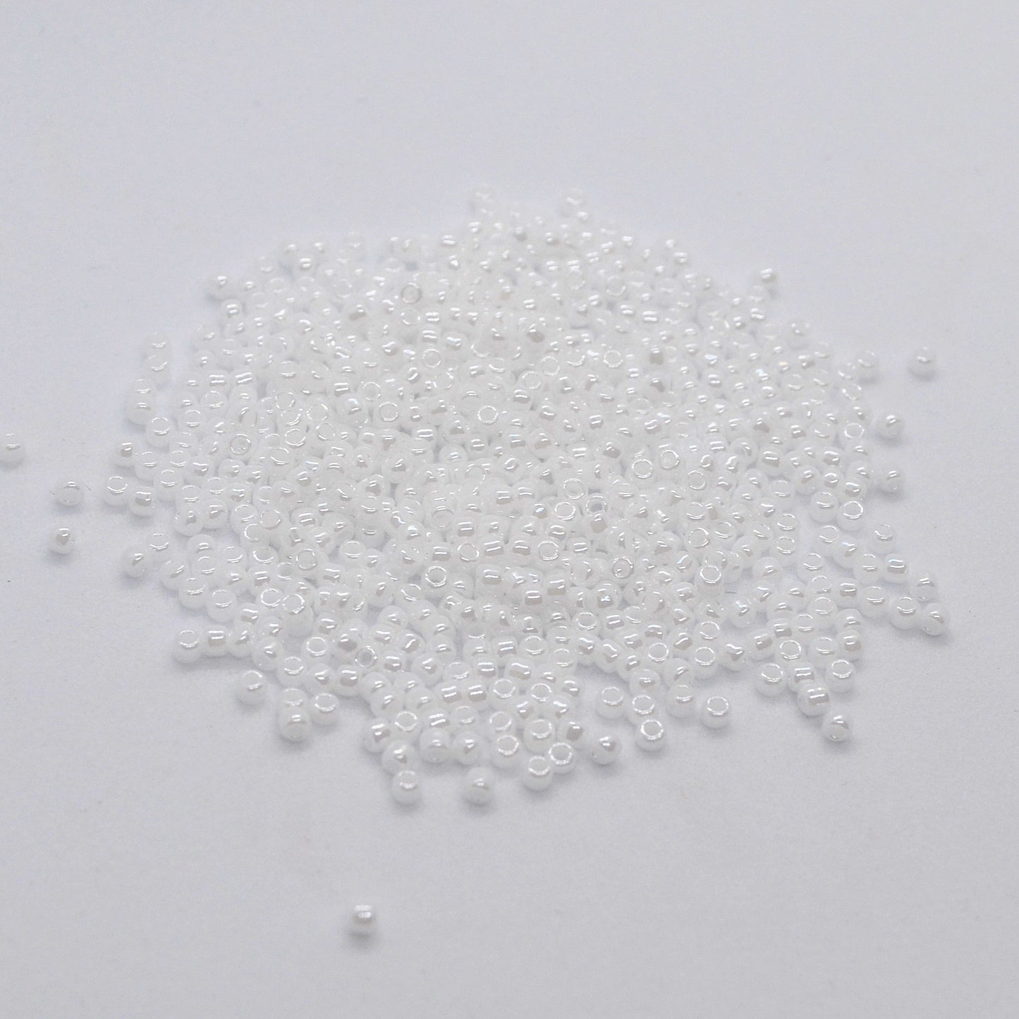 Toho Glass Seed Beads, 11/0 2.2mm, #121 White Opaque Lustre Pearl, 7gm approx 730 beads, 0.7mm hole