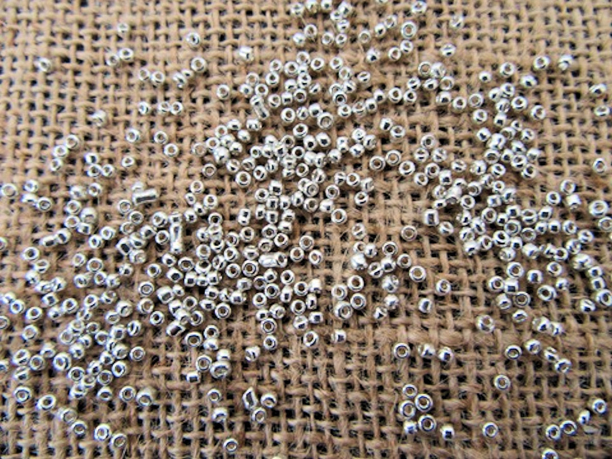 Glass Seed Beads Silver Plated 10/0 2-3mm with 1.0mm hole 20g Jewellery Craft