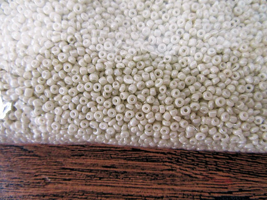 Glass Seed Beads Ivory, Opaque, 10/0 2mm, bag of 40gm approx 2700 beads