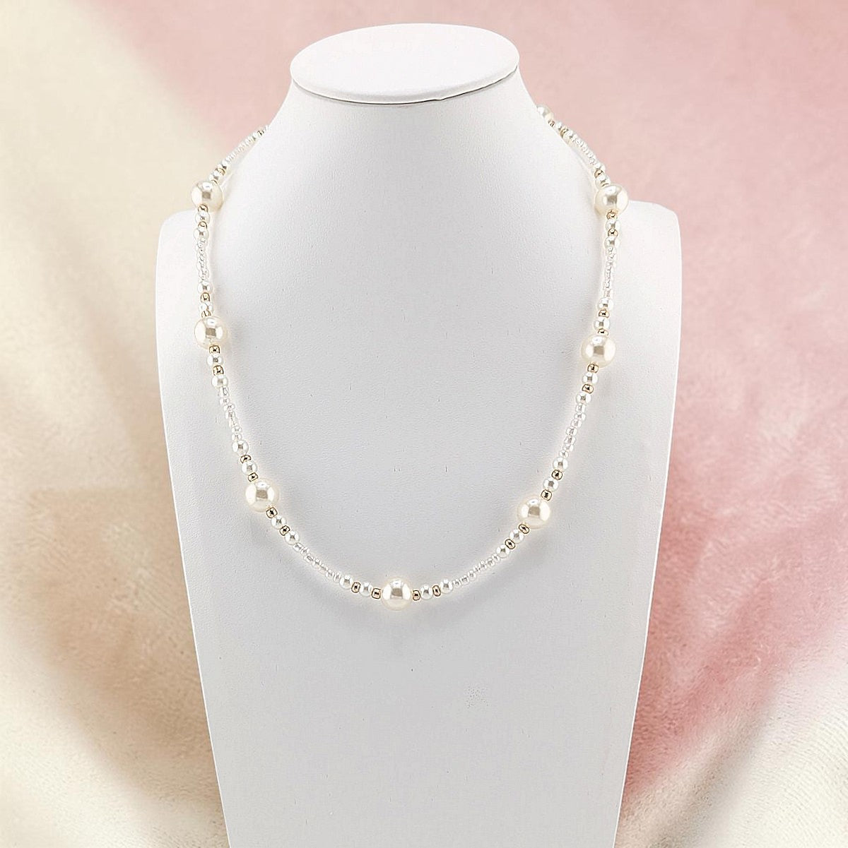 White pearls with gold accents beaded classical necklace