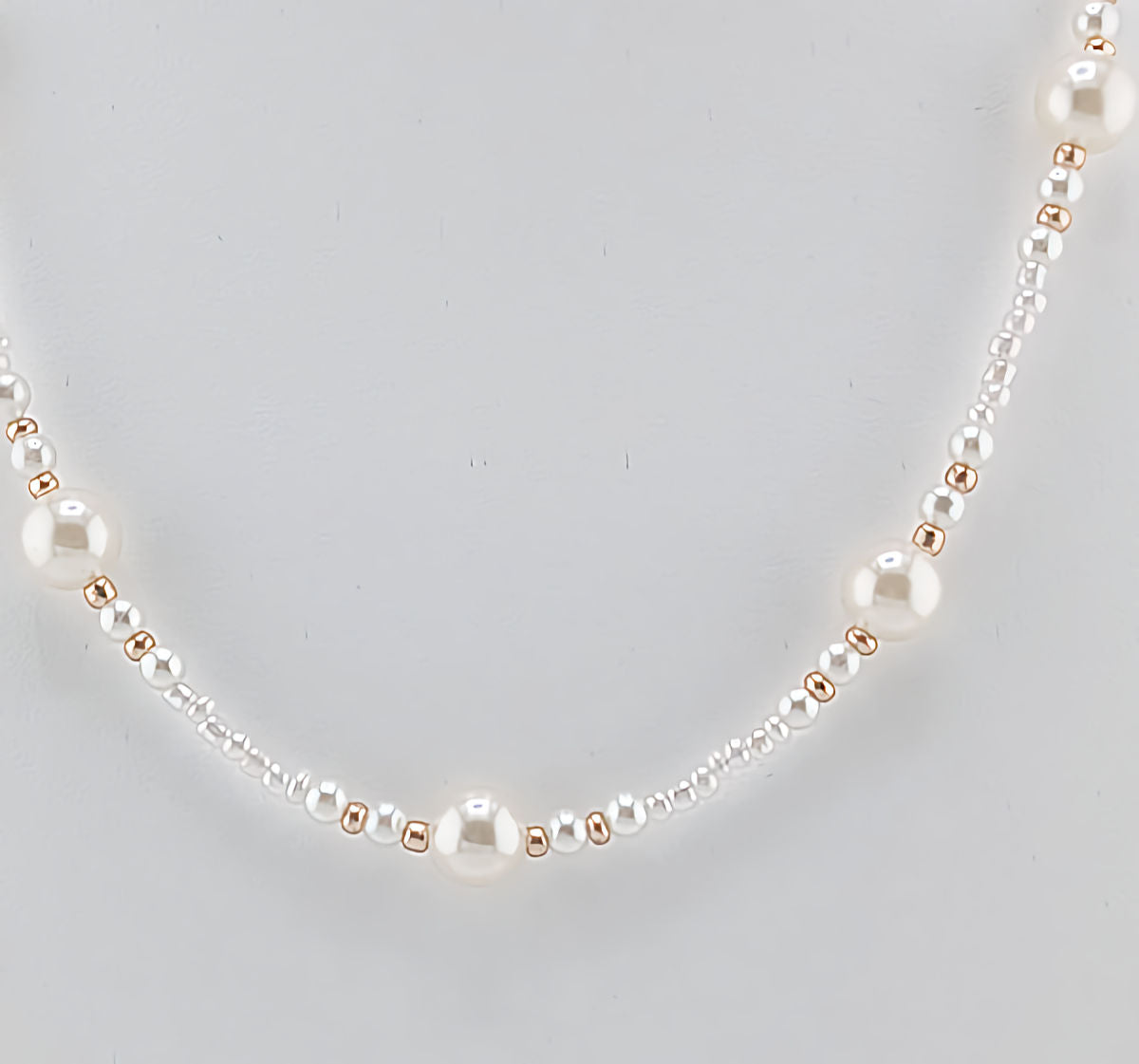 White pearls with gold accents beaded classical necklace