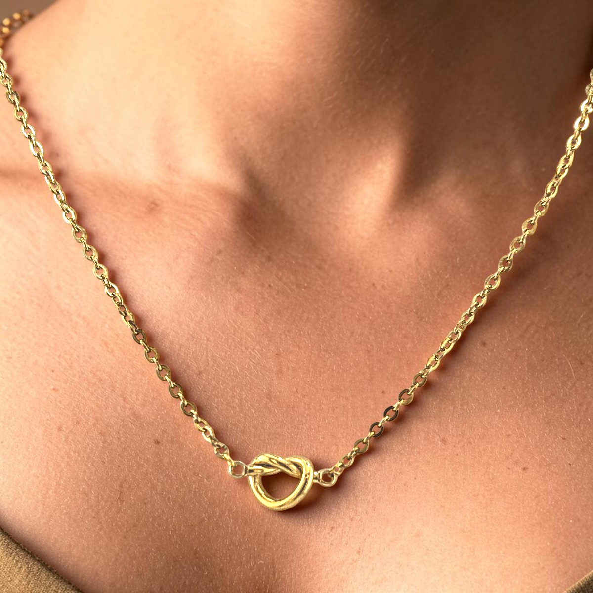 Love me Knot Pendant Necklace 18K Gold Plated