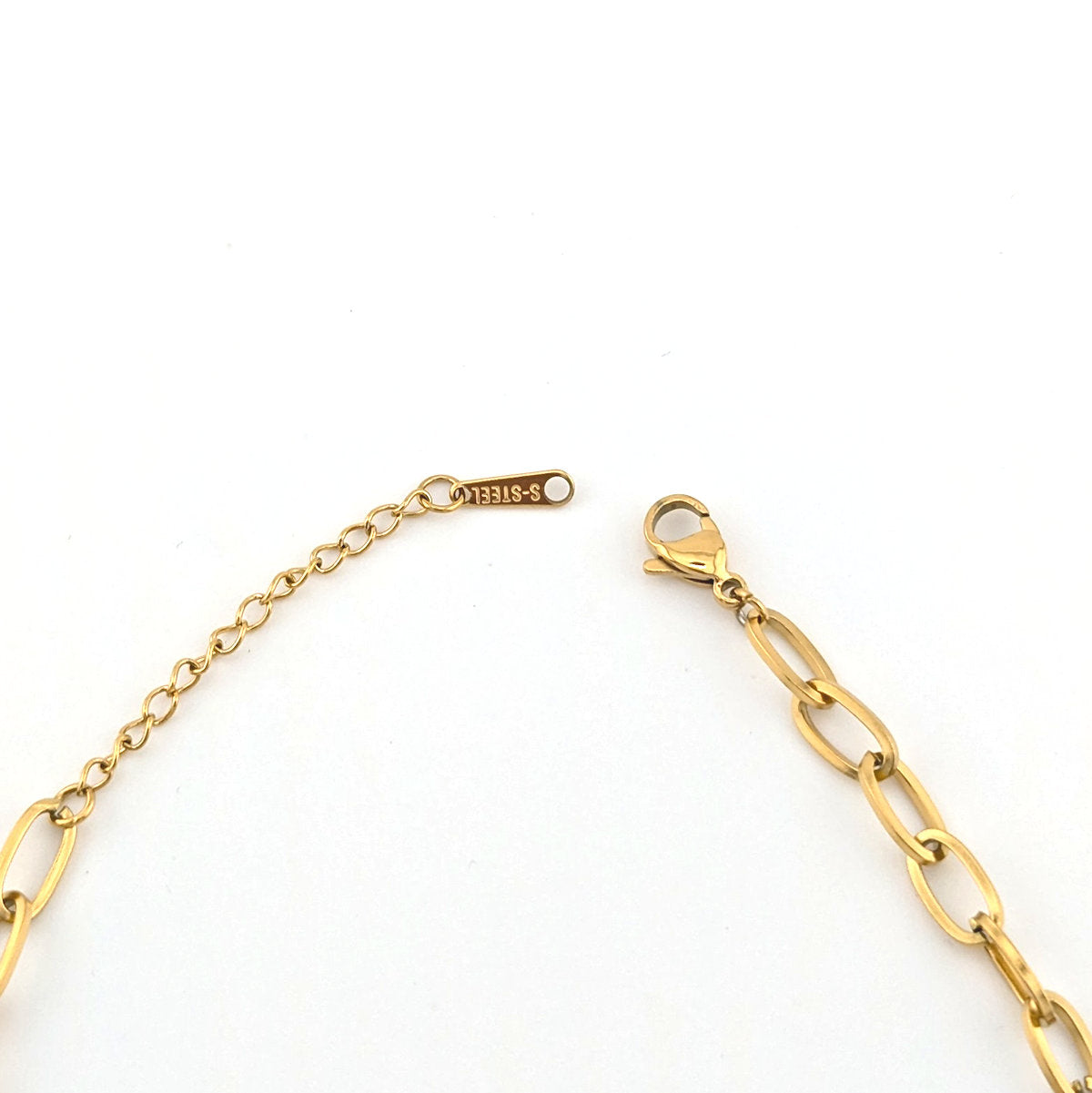 Gold chain necklace with padlock pendant 