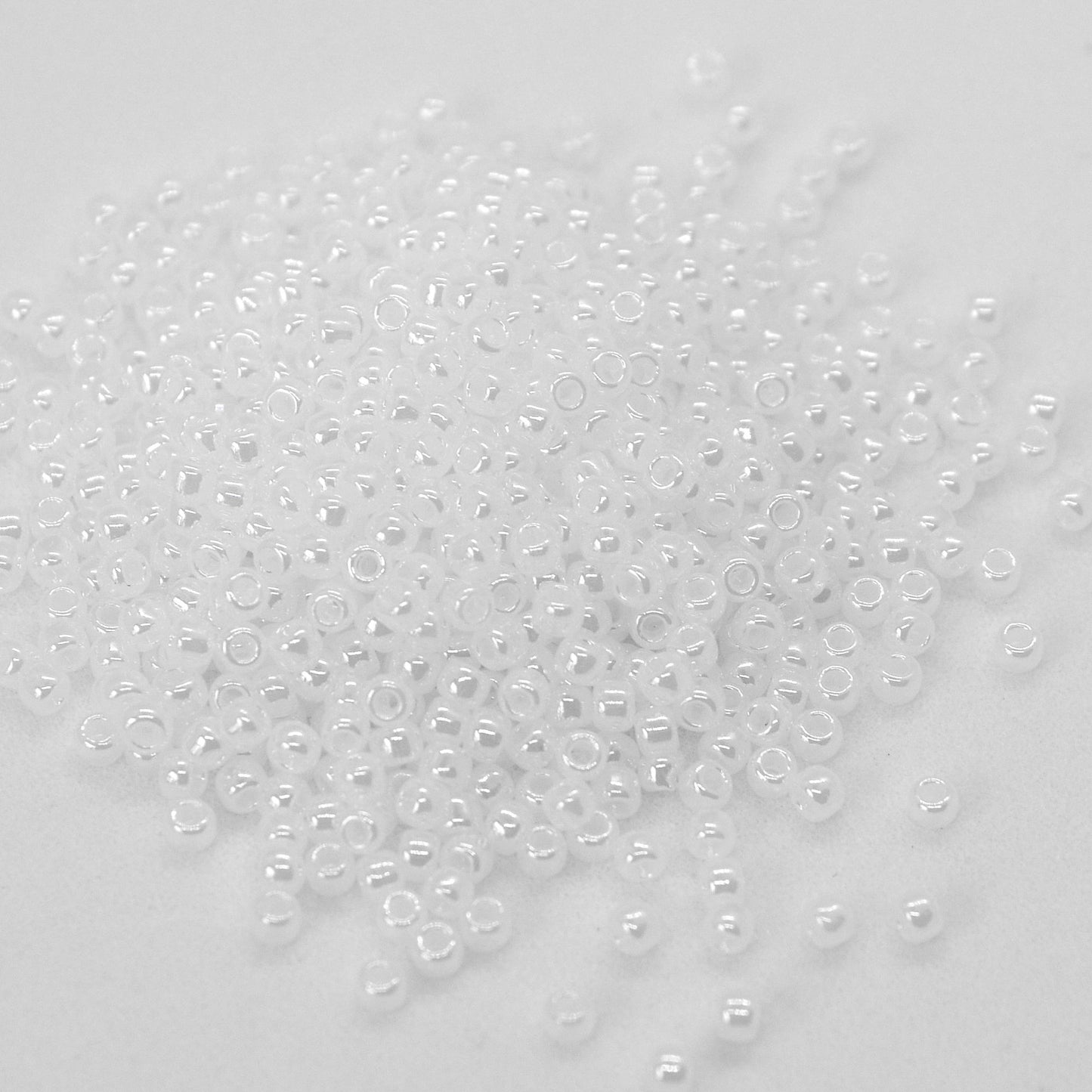 Toho Glass Seed Beads, 11/0 2.2mm,  #121 Ceylon Snowflake White Pearl, 7gm approx 730 beads, 0.7mm hole