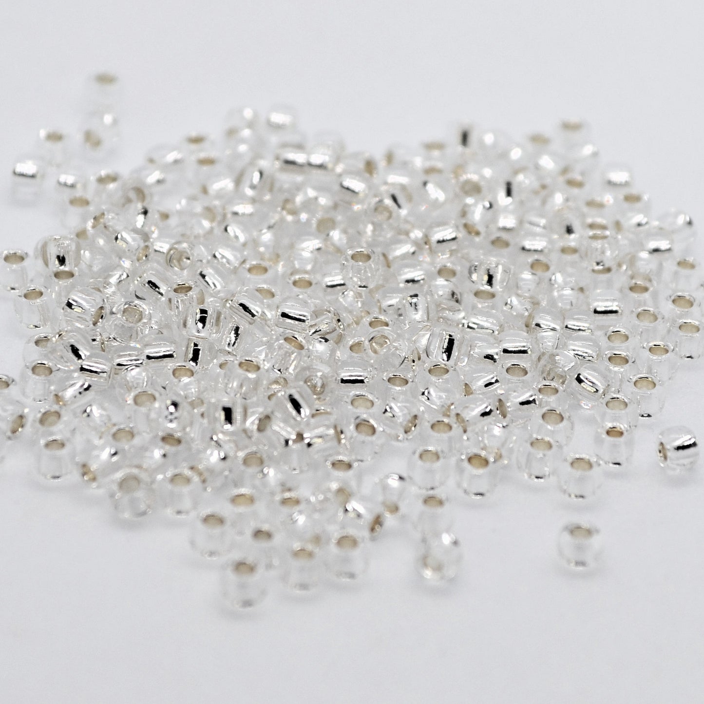 Toho Glass Seed Beads, 8/0 3mm, Crystal Clear, Silver Lined, 7gm approx 330 beads, 1mm hole