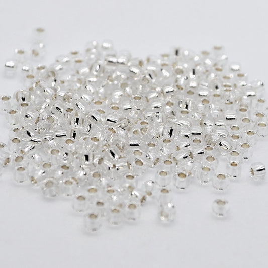 Toho Glass Seed Beads, 8/0 3mm, Crystal Clear, Silver Lined, 7gm approx 330 beads, 1mm hole