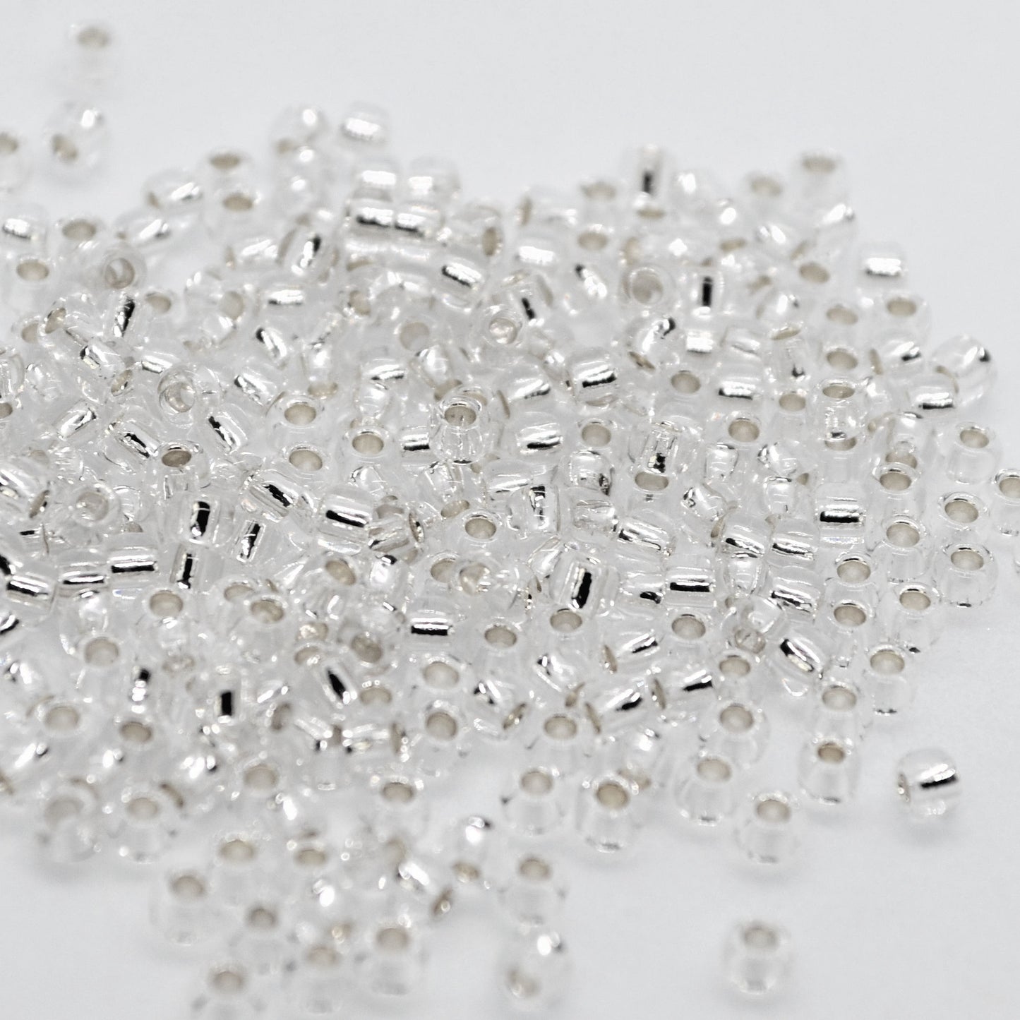 Toho Glass Seed Beads, 8/0 3mm, Crystal Clear, Silver Lined, 7gm approx 330 beads, 1mm hole