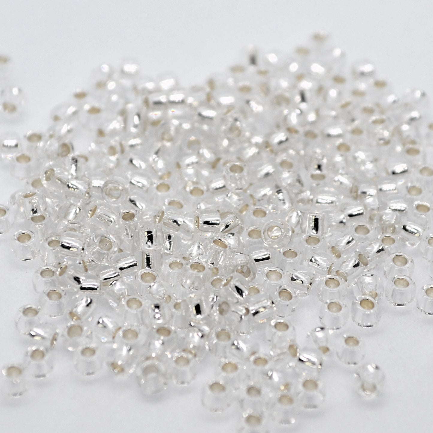 Toho Glass Seed Beads, 8/0 3mm, Crystal Clear, Silver Lined, 7gm approx 330 beads, 1mm hole