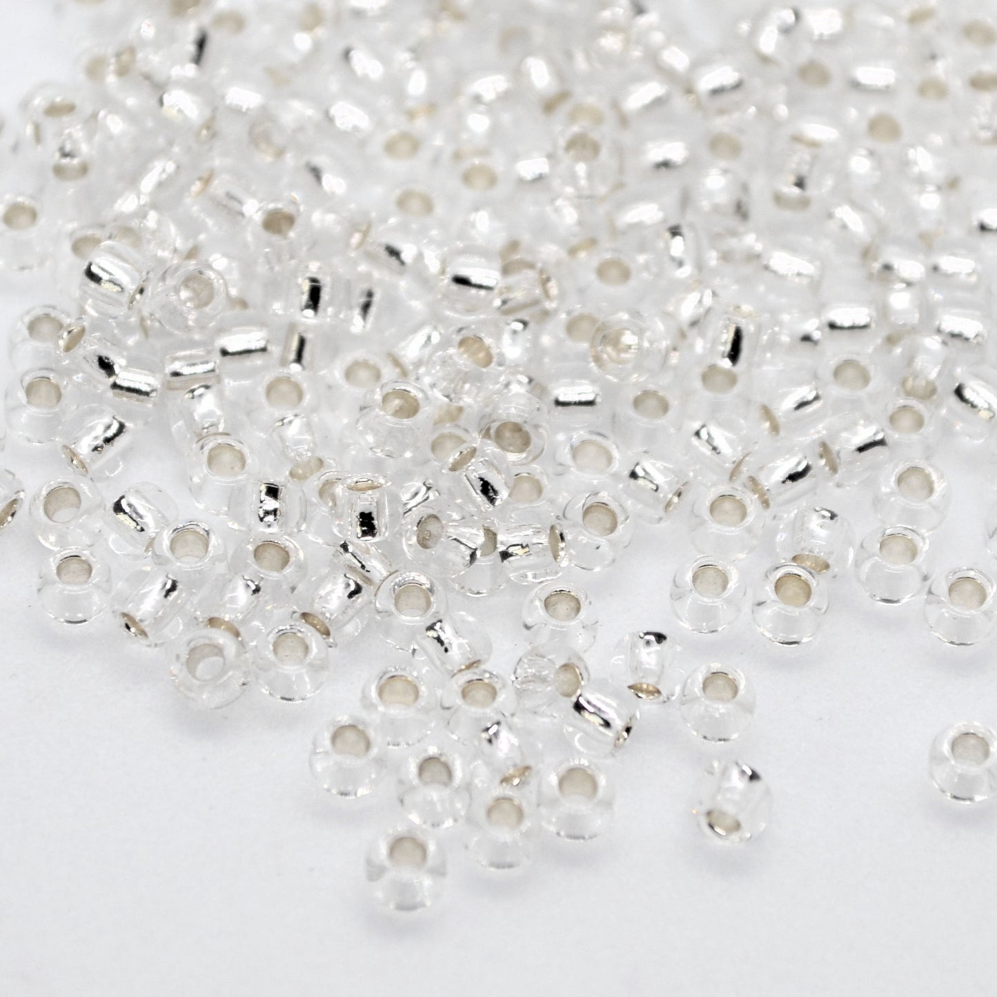 Toho Glass Seed Beads, 8/0 3mm, Crystal Clear, Silver Lined, 7gm approx 330 beads, 1mm hole
