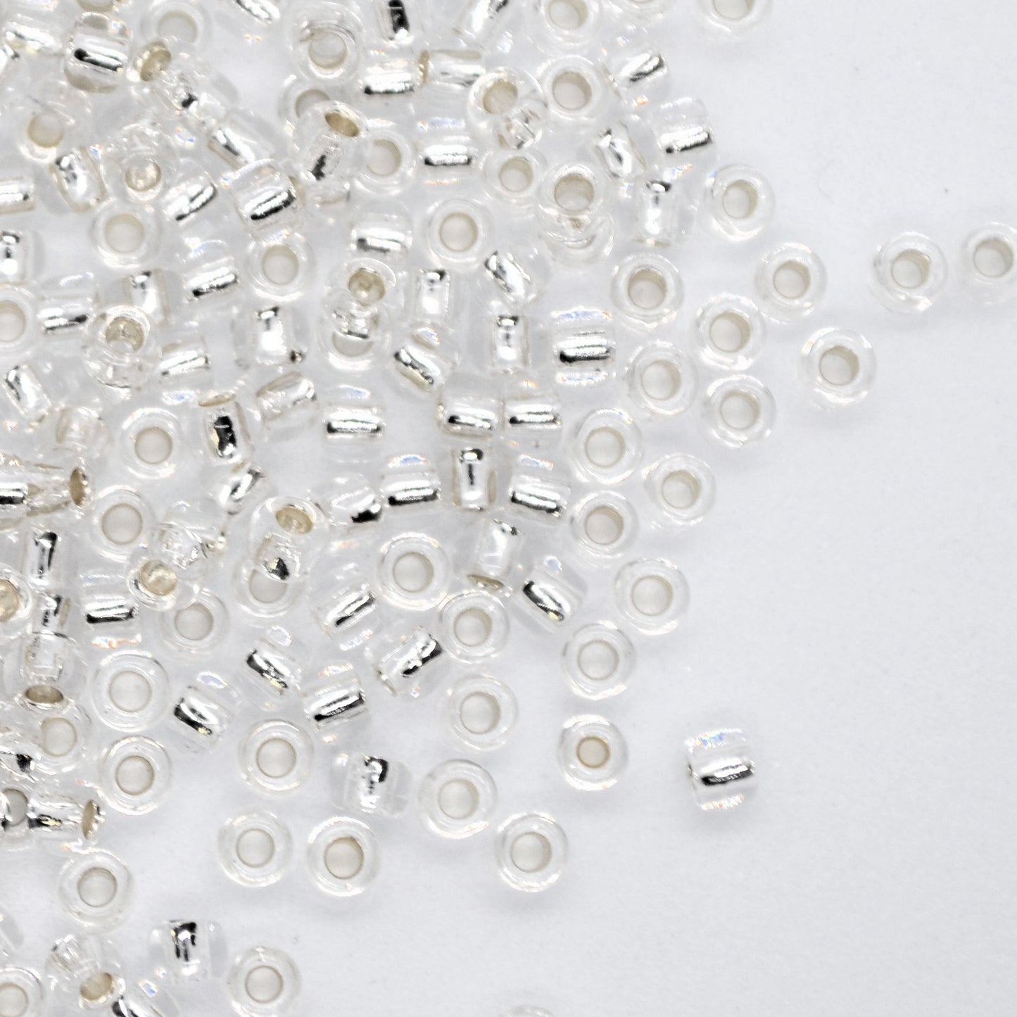Toho Glass Seed Beads, 8/0 3mm, Crystal Clear, Silver Lined, 7gm approx 330 beads, 1mm hole