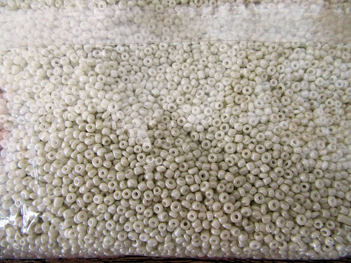 Glass Seed Beads Ivory, Opaque, 10/0 2mm, bag of 40gm approx 2700 beads