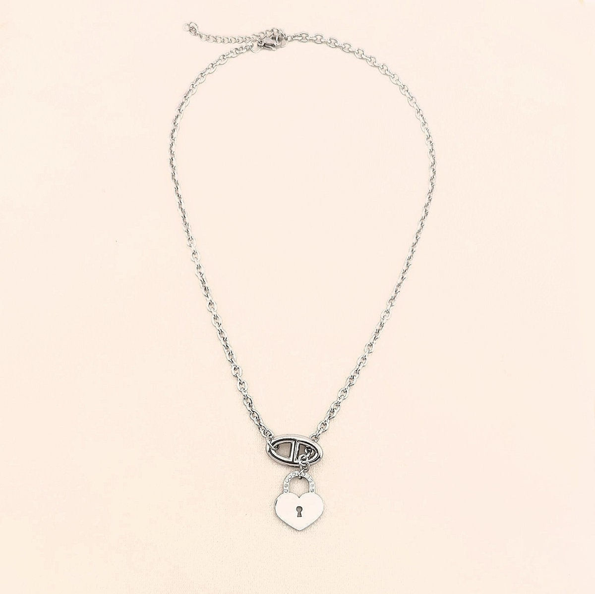 This 18K Gold plated, Stainless Steel chain necklace features a distinctive toggle closure and a heart-shaped padlock pendant