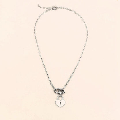 This 18K Gold plated, Stainless Steel chain necklace features a distinctive toggle closure and a heart-shaped padlock pendant